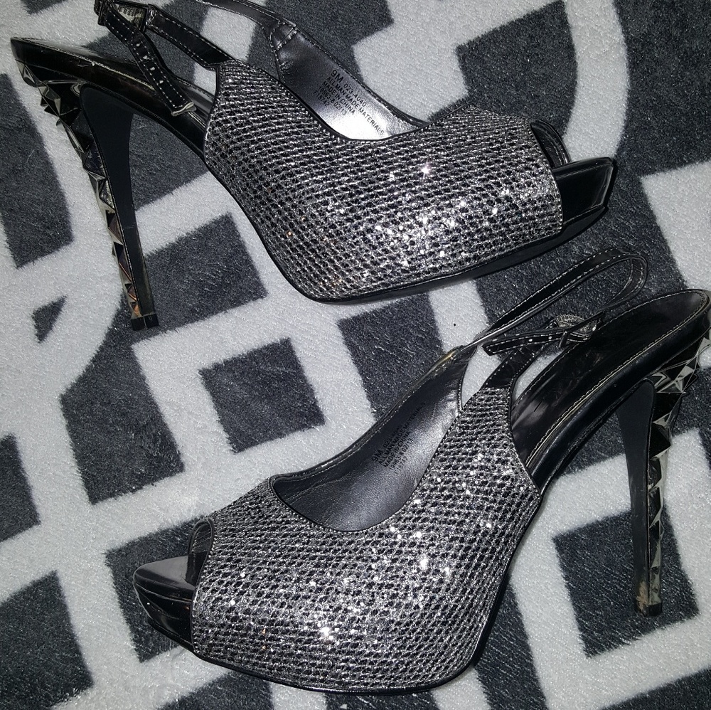👠New condition size 9 peep toe pump